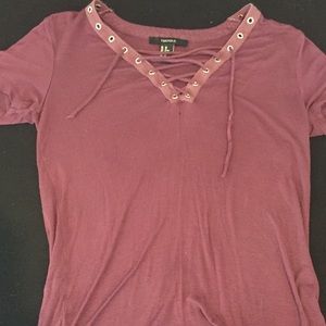 Maroon V-neck lace up T, SIZE-SMALL forever 21